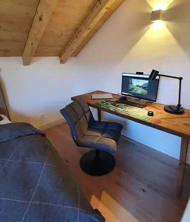 Baumfuchs Direkt An Der Talabfahrt Belalp 木屋 纳特斯