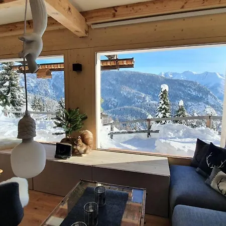 Baumfuchs Direkt An Der Talabfahrt Belalp Chalet Blatten bei Naters