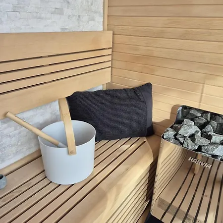 Baumfuchs Direkt An Der Talabfahrt Belalp Chalet *