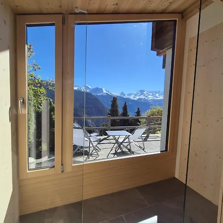 Baumfuchs Direkt An Der Talabfahrt Belalp Dağ evi Blatten bei Naters
