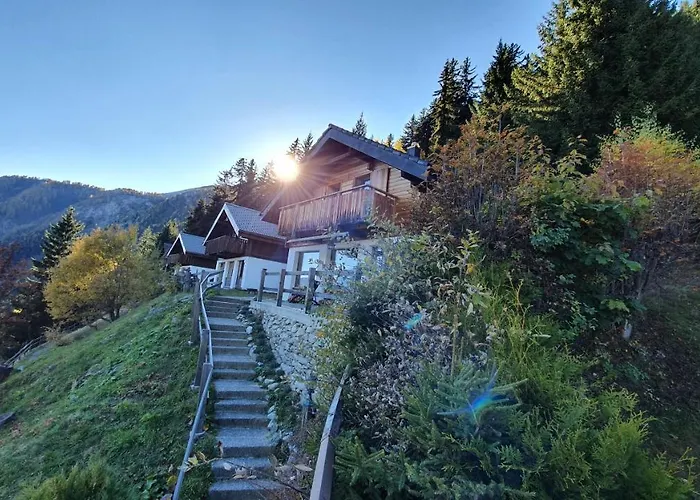 Baumfuchs Direkt An Der Talabfahrt Belalp Dağ evi Blatten bei Naters
